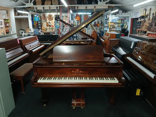Steinway grand piano comes - grand,