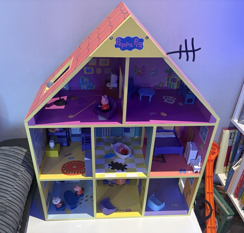 Peppa pig wooden room - pig,