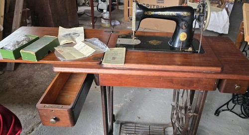 Vintage 1943 singer treadle - vintage,