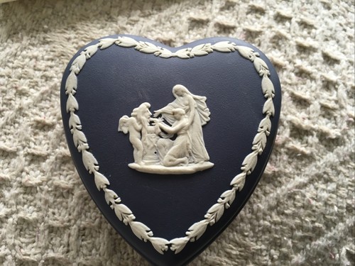 Dark blue heart - dark,