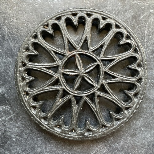 Vintage black cast iron heart - black,