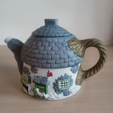 CHRISTOPHER WREN FINE CHINA COUNTRY COTTAGE TEAPOT