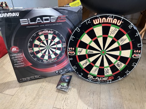 Winmau blade signed - winmau,