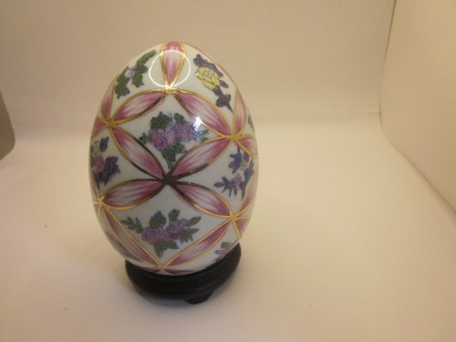 Porcelain egg stand pink - egg, on