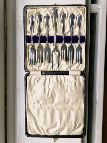 Vintage set cake forks - vintage,