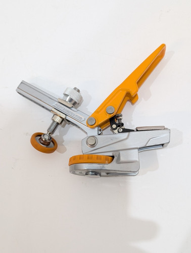 Bora auto adjust hold - down, dog