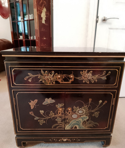 Oriental black lacquered hand - black,
