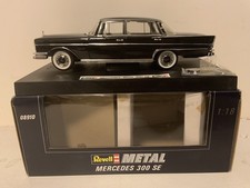 1:18 Scale Revell Mercedes Benz 300 SE Black Car Diecast Model With Sunroof Cove
