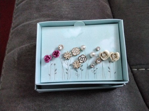 Pairs earrings new in - 7,