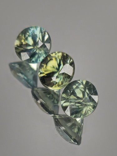 Zircon color 35 - zircon, bi-color