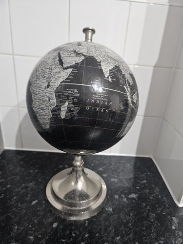 Medium sized black silver - ,