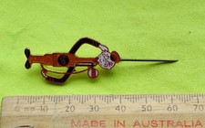 PRATTS Petrol Fuel Motor Oil Lubricants pump enamel badge lapel pin