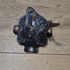 SUZUKI SPLASH BONNET CATCH please note they have 2 type                   