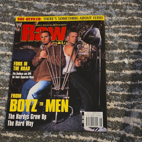 Wwe raw wrestling magazine - raw,