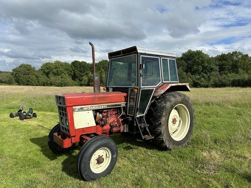 International 784 tractor - international,