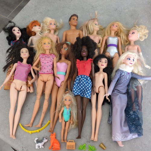 Barbie doll bundle - doll,