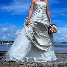 Ian Stuart Platinum FRANGIPANI wedding gown in silk taffeta. Size 12