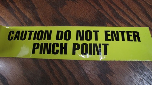 Caution not enter pinch - do,