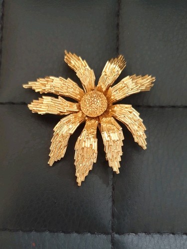 Avon vintage gold tone - vintage,