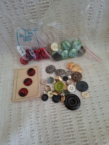 Vintage buttons job - buttons, lot