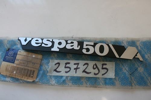 Side nameplate emblem - nameplate, piaggio