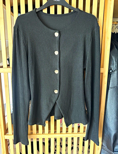 Tiktok black rib - rib-knit, button