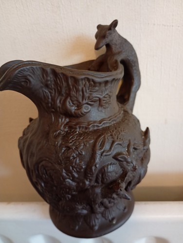 Dark brown stoneware dog - dark,