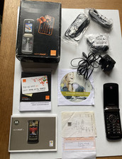 Retro Motorola Razr2 "MOTORAZR2" V8. Flip Phone Boxed. Accessories. ORANGE.