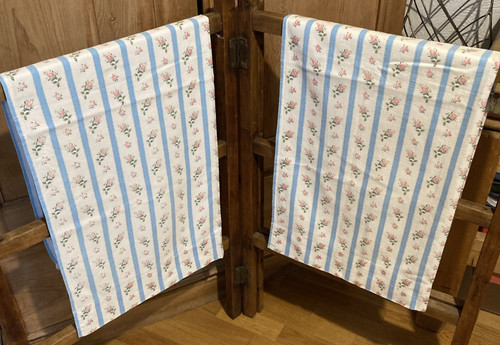 Pretty pair vintage - a,
