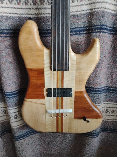 Right hand fretless - bass, 5