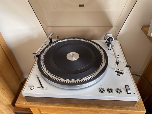 Phillips 212 turntable - phillips,