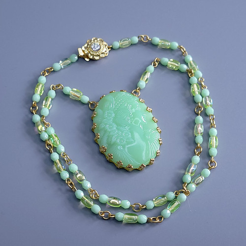 Uranium glass necklace - necklace, 21''