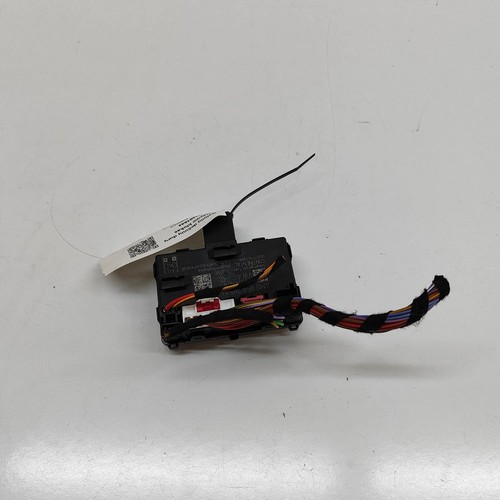 Porsche taycan 9j1 rear - 9j1, right