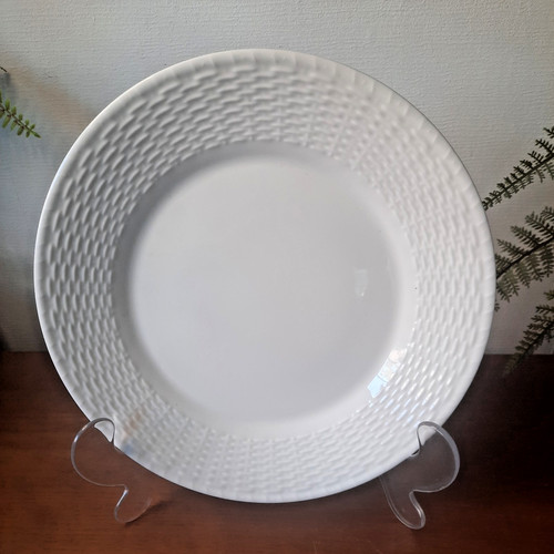 Vtg white wedgwood dinner - x,