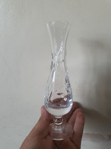 Royal doulton bud vase - royal, cut