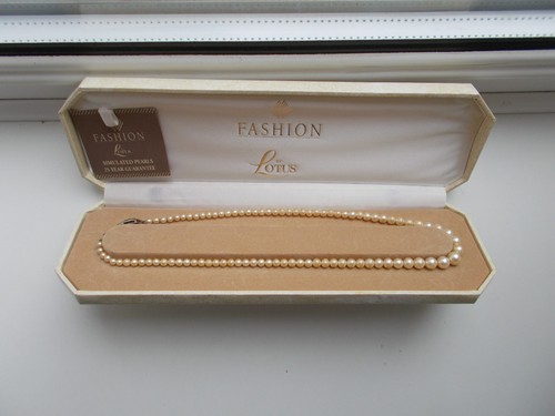 Vintage fashion lotus - by,