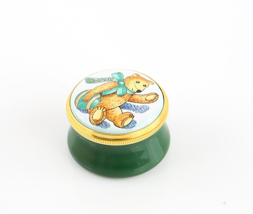 Staffordshire harrods bear - 'harrods',