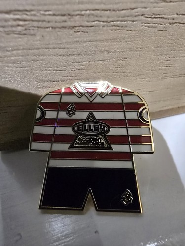Oldham rugby league retro pin - oldham,