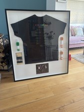 Coldplay Signed Picture Mounted Display Autograph with Shirt and Bands Rare