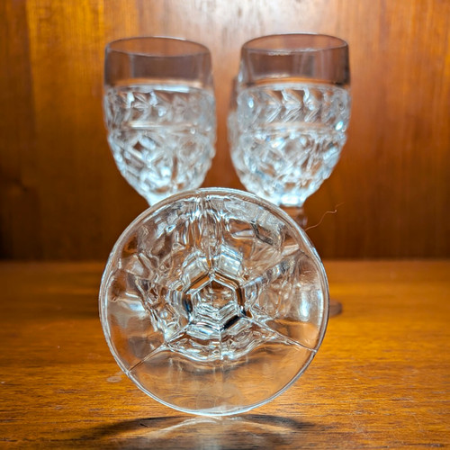 Set clear cut glass - of,