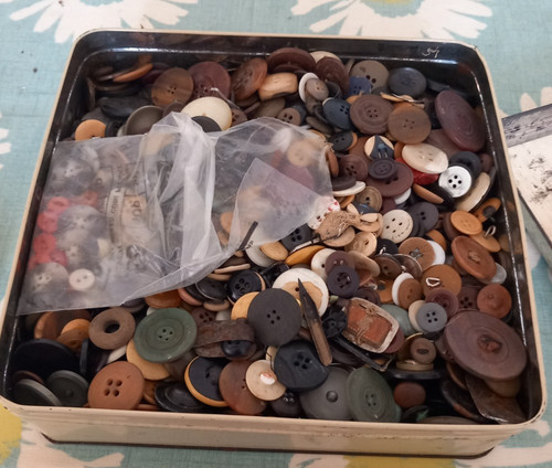 Vintage buttons job lot - buttons,