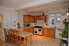 Solid Golden Oak Kitchen  – Excellent Condition, Ready for Collection