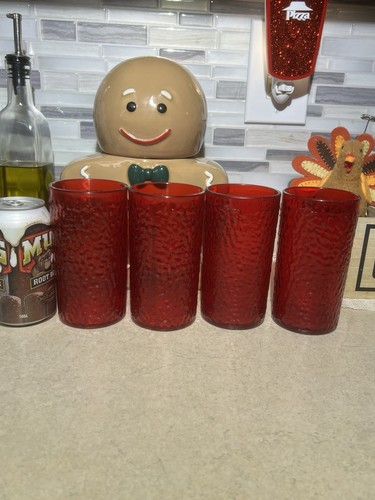 Red plastic pizza hut cups - (4),