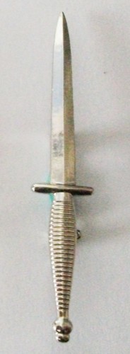 Large commando dagger badge - large,