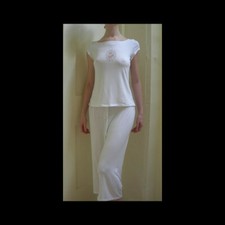 Tamielle White Cotton Cap Sleeved Cropped Pyjamas With Pink Cameo Print