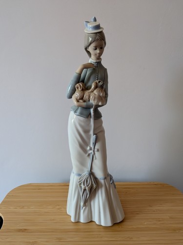 Lladro 4893 walk with the - lladro, a