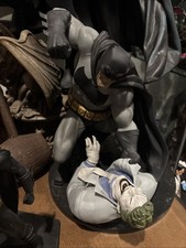 Batman - Hunt The Dark Knight