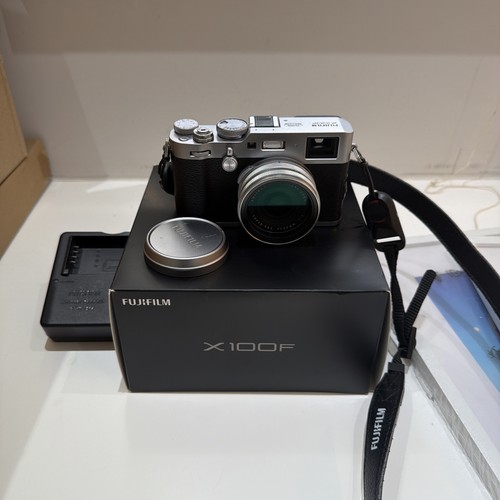 Fujifilm x100f silver - silver, boxed