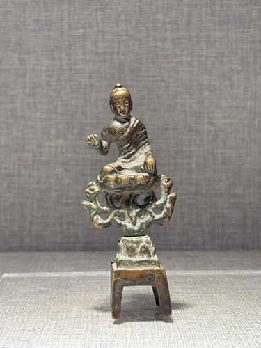 Old chinese bronze shakyamuni - old,