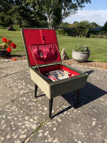 Mid century green velvet - green,